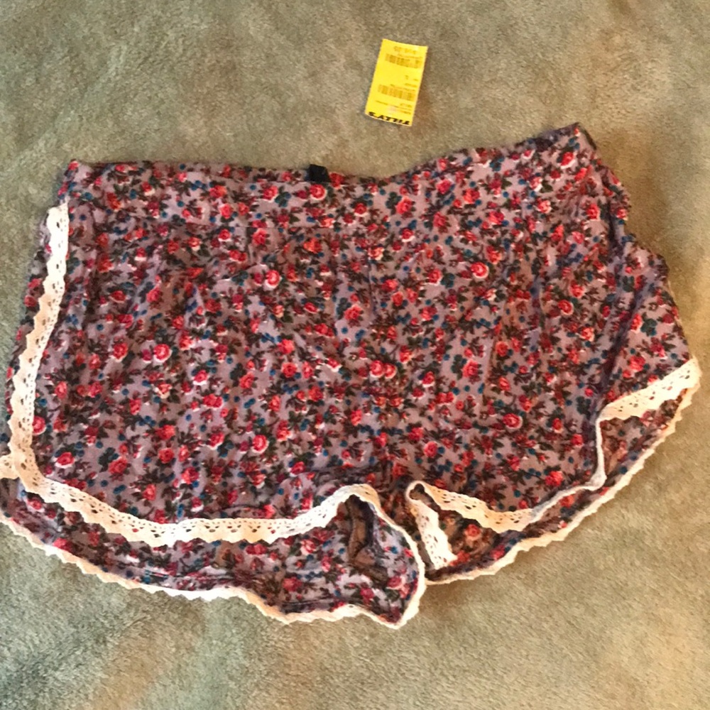 Tillys flower lace shorts